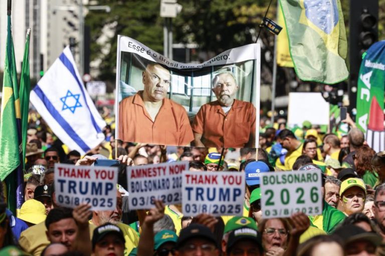 Milhares de apoiantes de Bolsonaro protestam no Brasil contra juiz alvo de sanções dos EUA