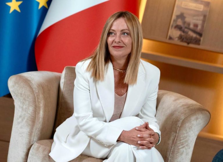 Governo de Meloni já é o quarto mais duradouro em Itália e busca feito inédito