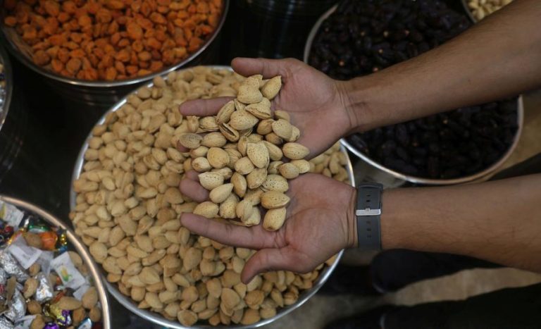 Entram em vigor tarifas dos EUA à Índia por compra de petróleo russo