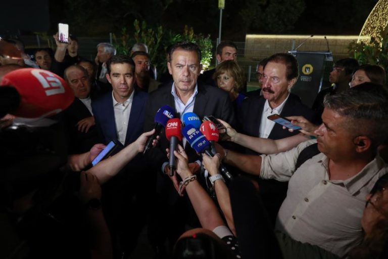 Primeiro-ministro assegura que lei de estrangeiros segue em frente mesmo que redação tenha de ser corrigida