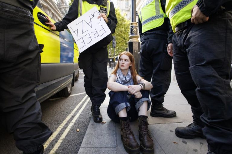 Mais 13 pessoas detidas no Reino Unido por apoiarem organização Palestine Action