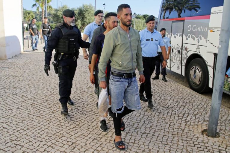 Ministro diz que migrantes que chegaram ao Algarve vão ser afastados de Portugal