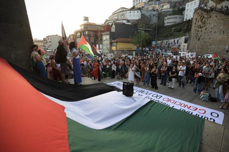 Centenas no Porto exigem “fim do cerco em Gaza”