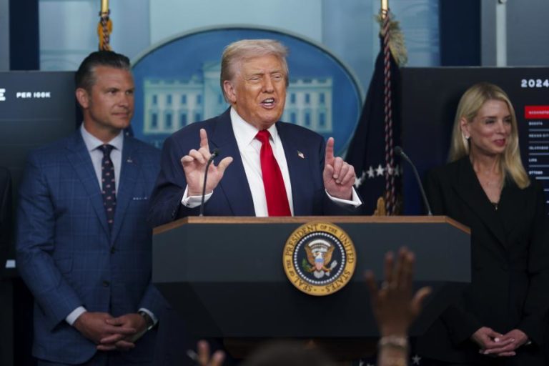 Trump quer encontro entre Putin e Zelensky após cimeira no Alasca