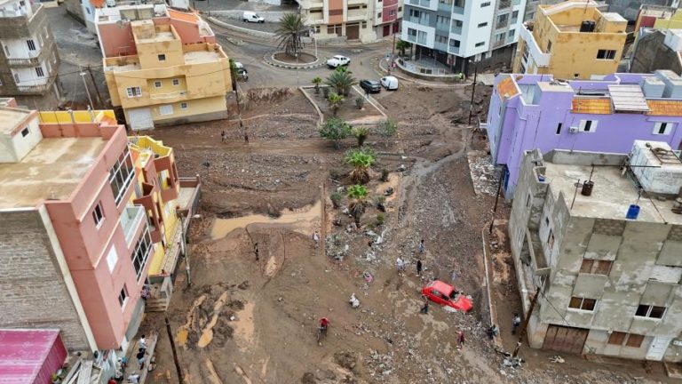 PR de Cabo-Verde na ilha de São Vicente após tempestade que causou sete mortos