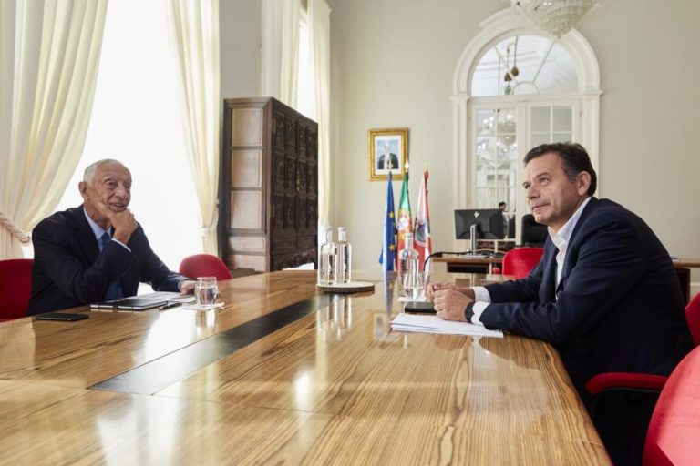 Marcelo e Montenegro já estão reunidos na Câmara Municipal de Faro