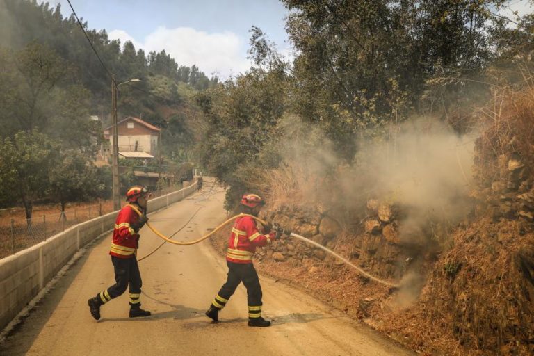 Fogo na Lousã mantém frente ativa na Ribeira de São João