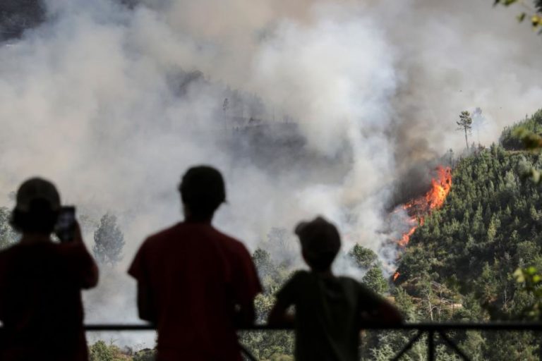 Fogo em Arganil mantém uma frente ativa com trabalhos para a conter