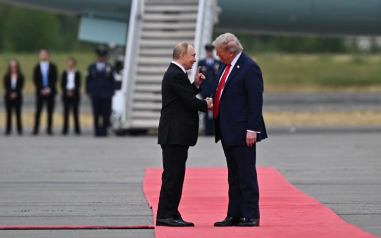 Putin diz que discutiu com Trump paz na Ucrânia “de forma justa”