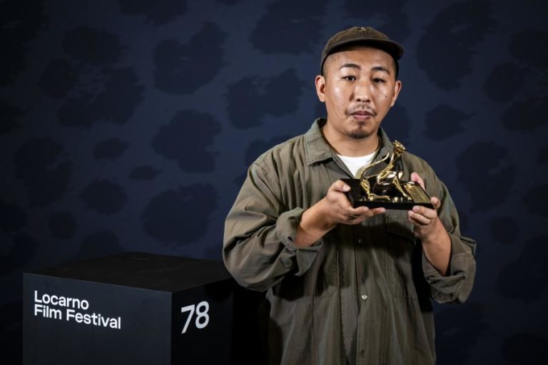Leopardo de ouro para “Duas Estações, dois estranhos” de Sho Miyake