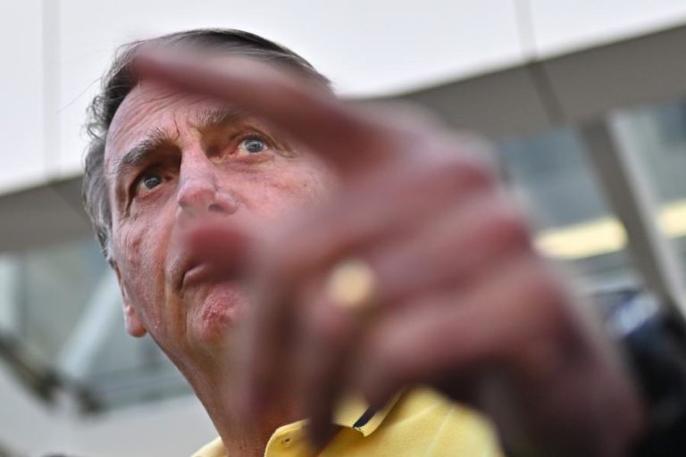 Supremo dá 48 horas a Bolsonaro para explicar plano de fuga e coação ao tribunal