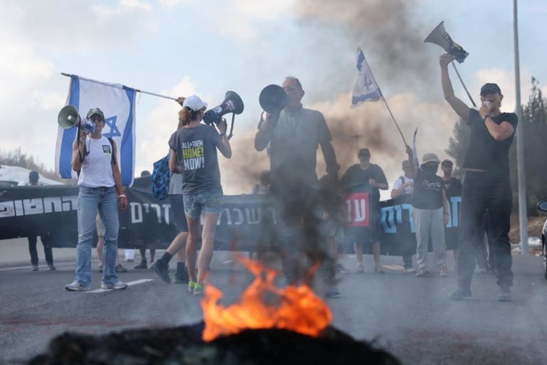 Polícia detém 25 manifestantes durante os protestos em Israel