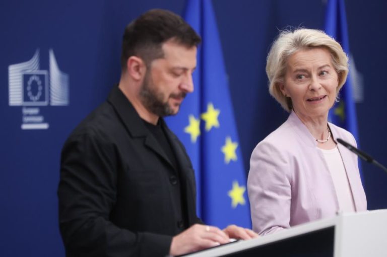 Von der Leyen elogia proposta de Trump de dar garantias de segurança à Ucrânia