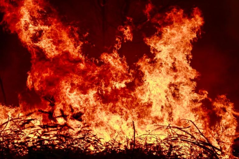 Situação no Fundão é “muito instável” e com fogo longe de estar controlado