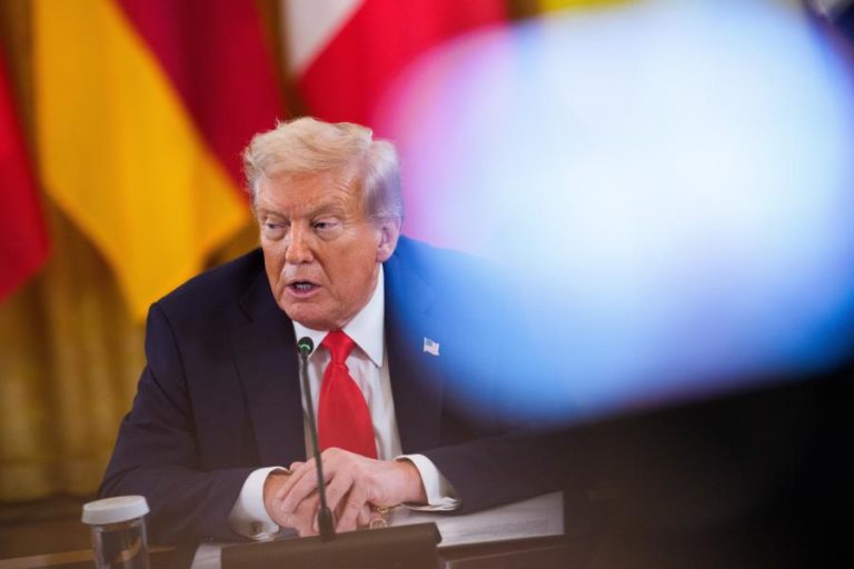 Trump exige libertação de responsável local condenada por fraude eleitoral