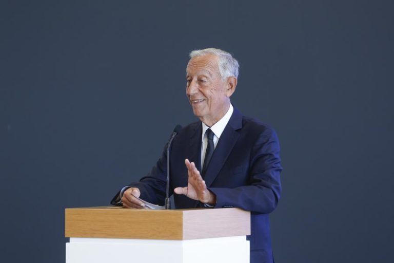 Marcelo denuncia “pretensos medianeiros” da paz em mensagem pelo Dia Nacional da Ucrânia