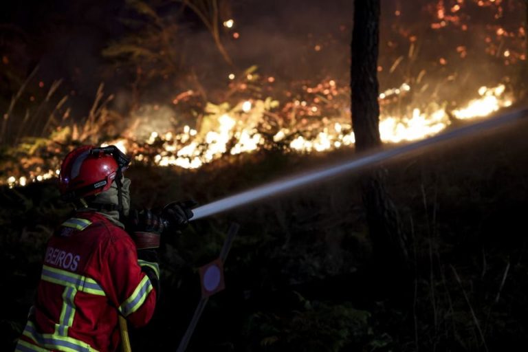 Bombeiro ferido com gravidade transportado para Hospital de Coimbra