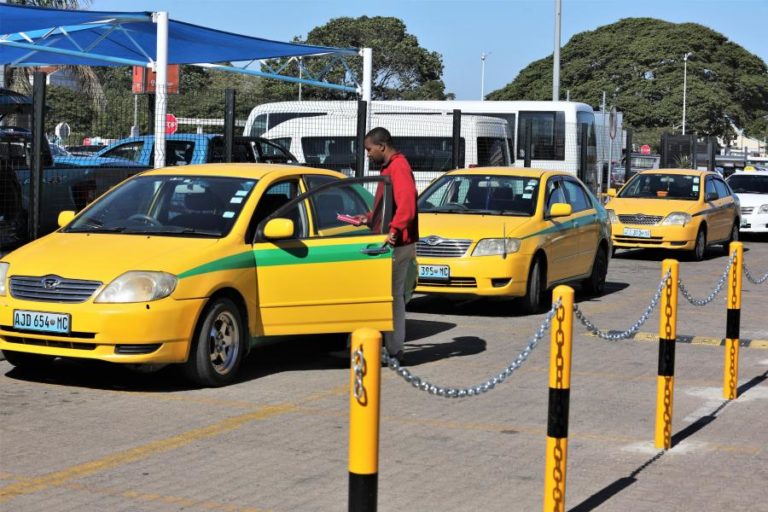 Taxistas de Maputo dizem que aplicativos móveis mataram o negócio