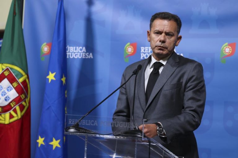 Governo aprova apoios à tesouraria e reposição da atividade em empresas afetadas