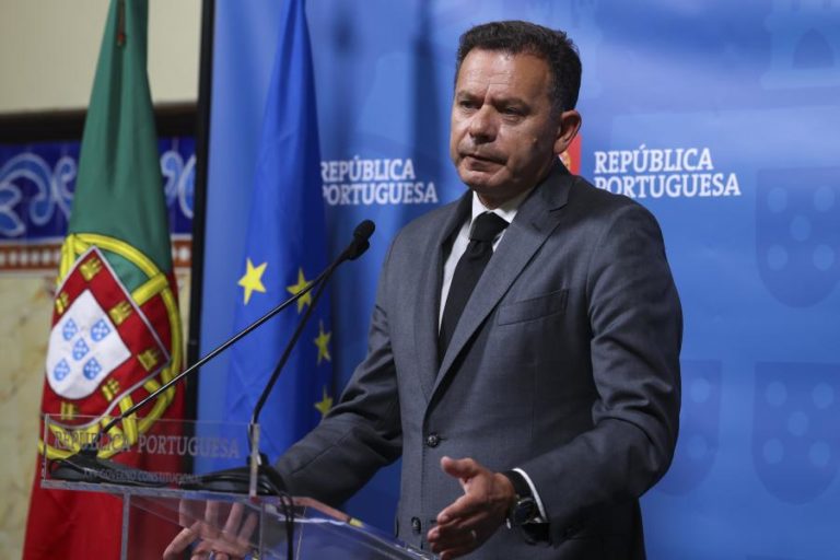 Montenegro admite poder ter contribuído para perceção de acompanhamento pouco próximo