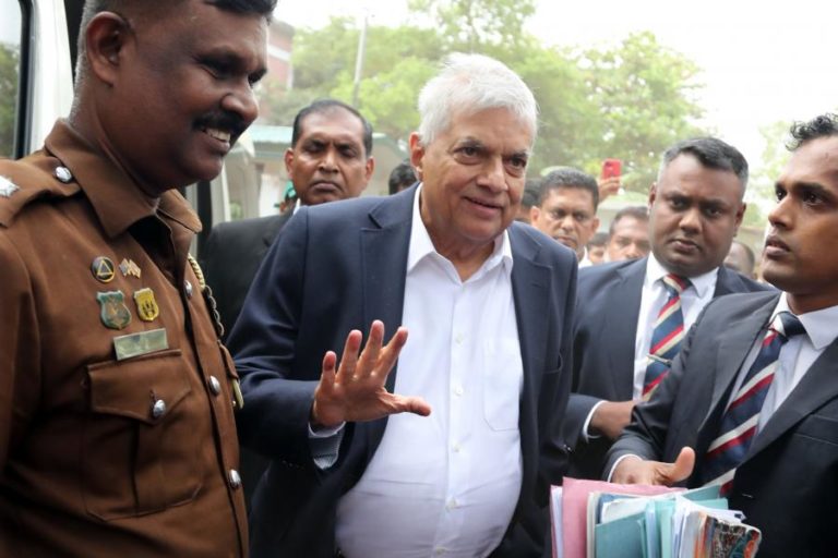 Ex-presidente do Sri Lanka libertado sob fiança