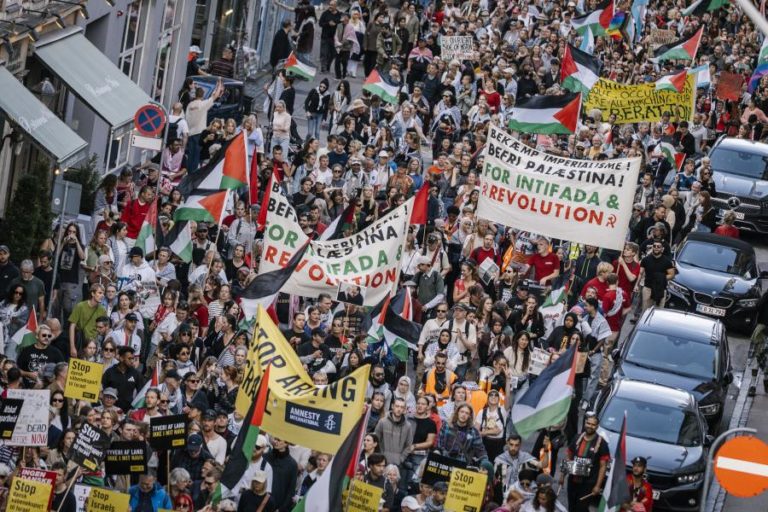 Mais de 10.000 pessoas em manifestação de apoio à Palestina em Copenhaga