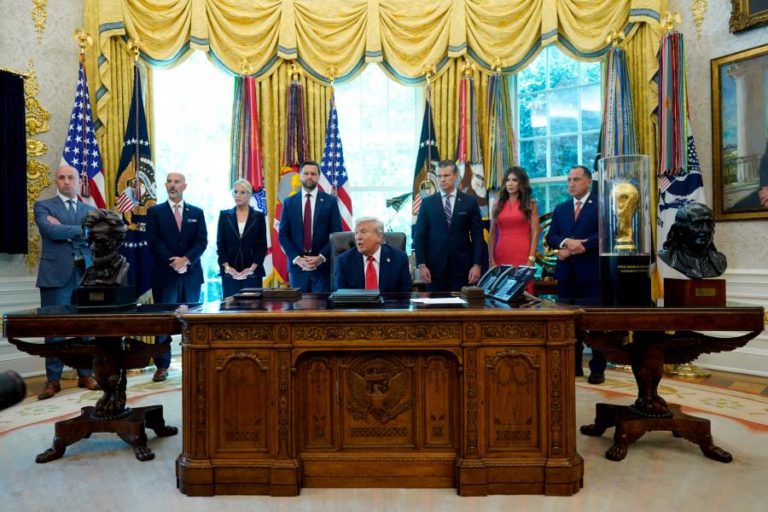 Trump ameaça China com taxas de 200% se Pequim não exportar mais ímanes