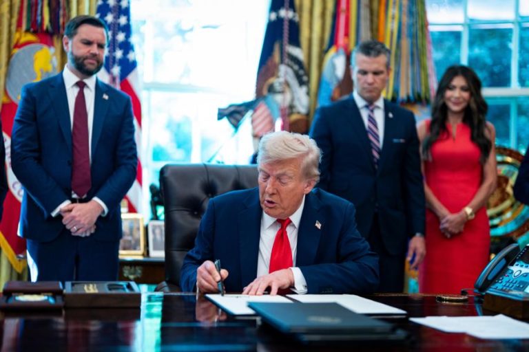 Tribunal de recurso dos EUA aponta ilegalidades a Trump mas mantém aumentos