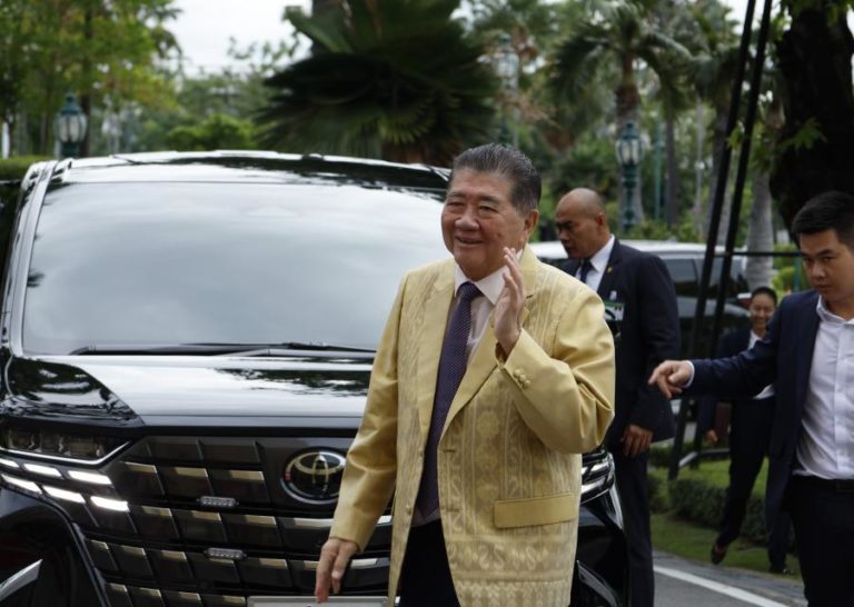 Phumtham Wechayachai assume interinamente cargo de primeiro-ministro da Tailândia