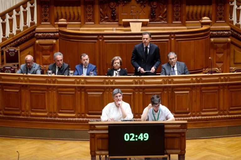 Montenegro afirma ter estado “sempre ao leme” no acompanhamento e coordenação do combate aos incêndios