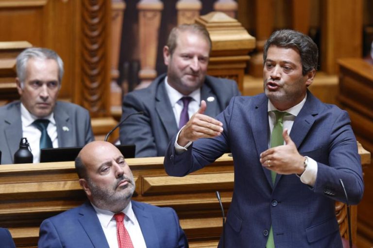 Ventura acusa MAI de incompetência e desafia Montenegro a admitir falhas