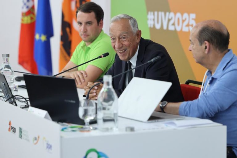 Marcelo aparece de surpresa na Universidade de Verão do PSD em vez de participar por videoconferência