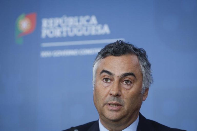Ministro da Educação diz que tema da sexualidade surge “explicitamente” na ENEC