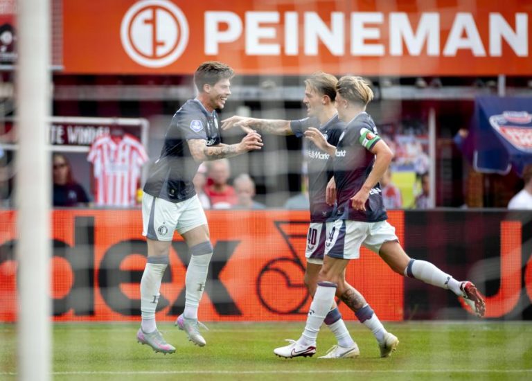 Feyenoord, adversário do Braga na Liga Europa, goleia no dérbi de Roterdão