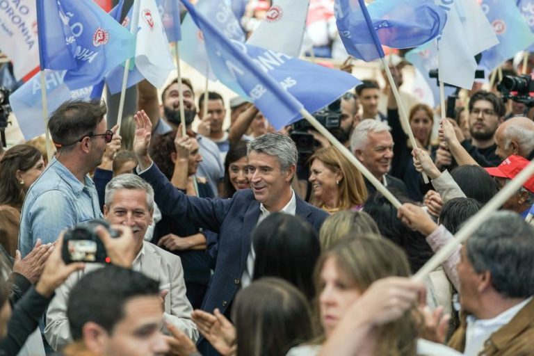 Líder do PS espera que não haja precipitações na revisão da lei da Proteção Civil