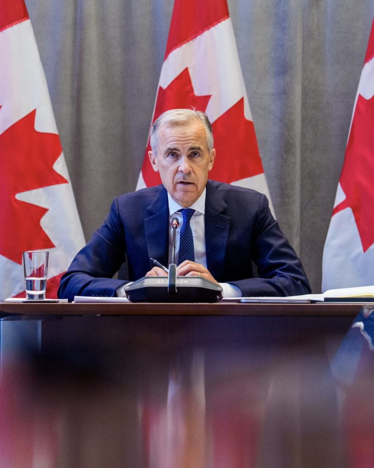 Guerra comercial continua a causar impactos enquanto Carney e Trump concordam em reunir