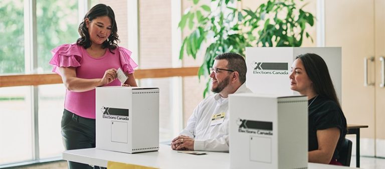 Voto antecipado arranca em eleições intercalares históricas em Alberta