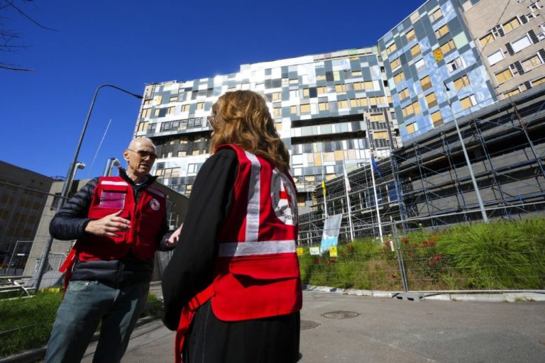 Cruz Vermelha Canadiana ajuda a reconstruir hospital bombardeado em Kiev