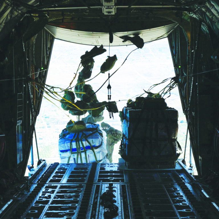 Canadá lança 10 toneladas de ajuda sobre Gaza