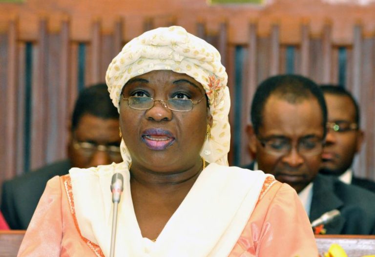 Parlamento moçambicano pede condução prudente após acidente que matou 11 pessoas