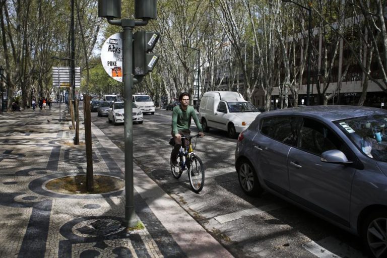 Lançada petição para que só circulem carros elétricos no centro de Lisboa