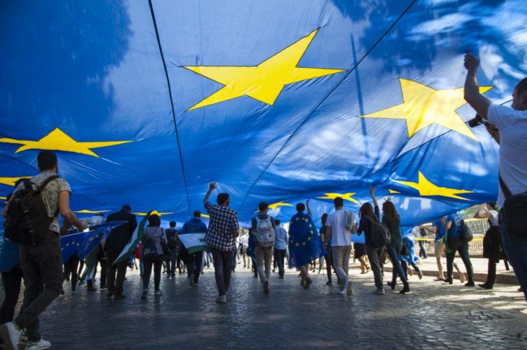 Desemprego recua em julho na zona euro e UE