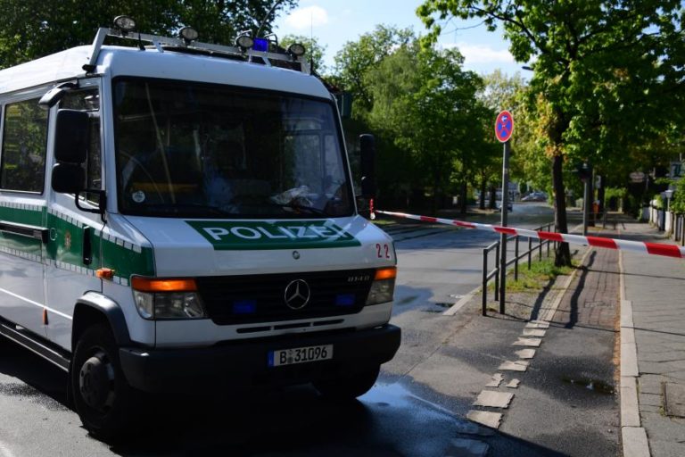 Bomba da Segunda Guerra Mundial leva à retirar 800 pessoas na Alemanha