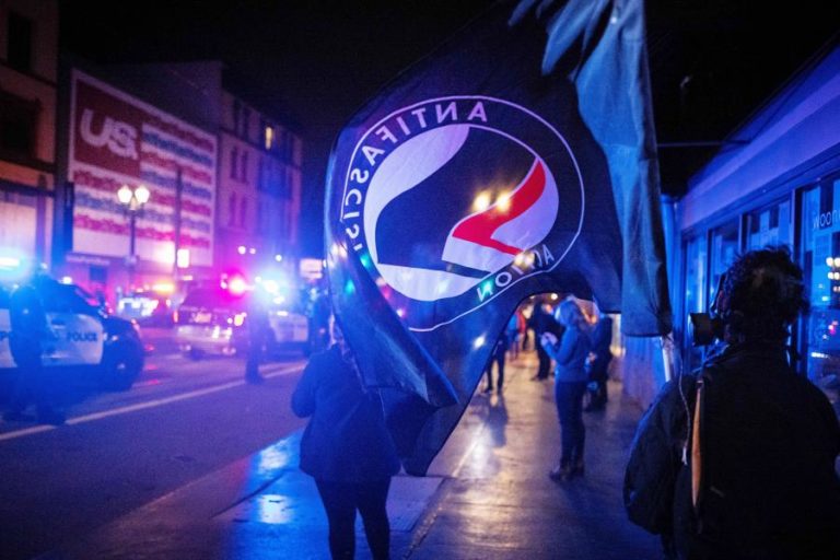 Trump declara Antifa como organização terrorista após assassinato de Kirk