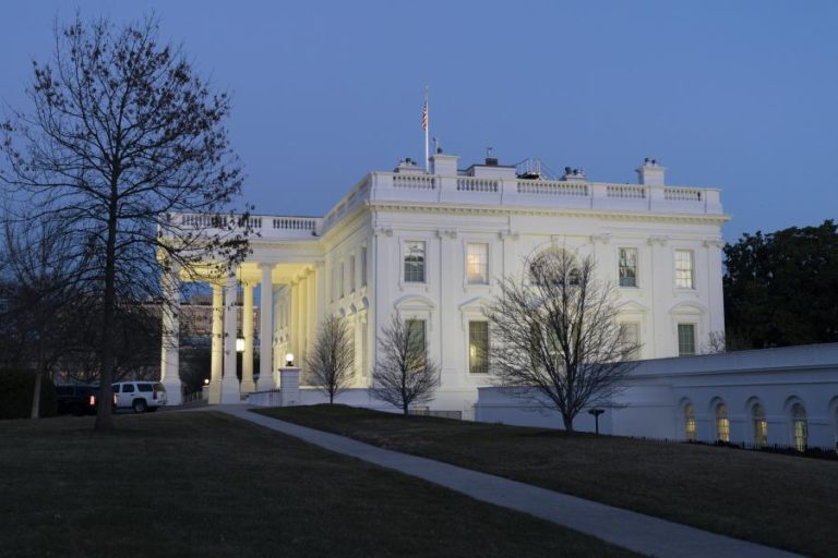 Casa Branca causa polémica com Passeio da Fama Presidencial sem retrato de Biden