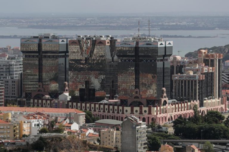 NOS Cinemas renovou salas das Amoreiras e fechou em Tavira e Maia