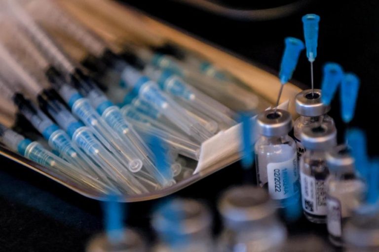 Mais de 287 mil pessoas vacinadas contra a gripe e covid-19 na primeira semana