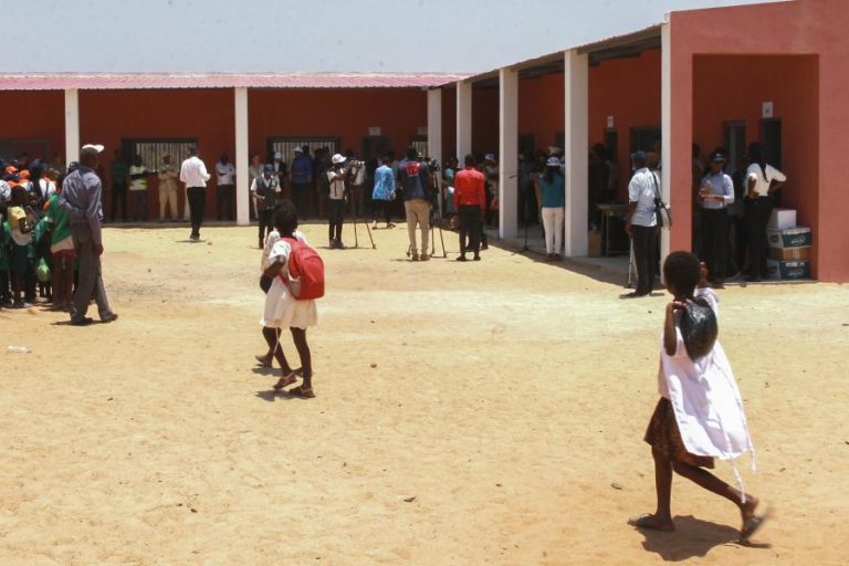 Angola vai vacinar meninas dos 9 aos 12 anos contra o cancro do colo do útero  