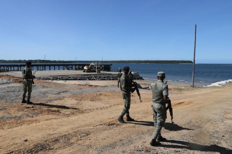 Militares moçambicanos intensficam combate a terroristas em Macomia