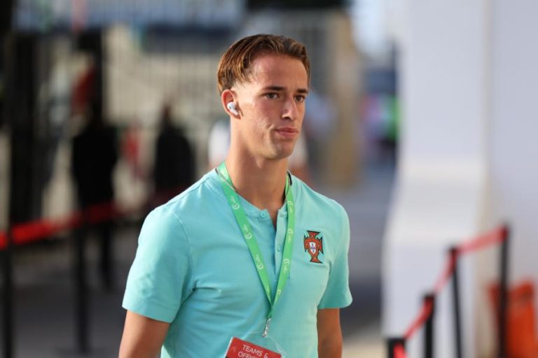 Médio Hugo Félix assina pelo Tondela até 2029